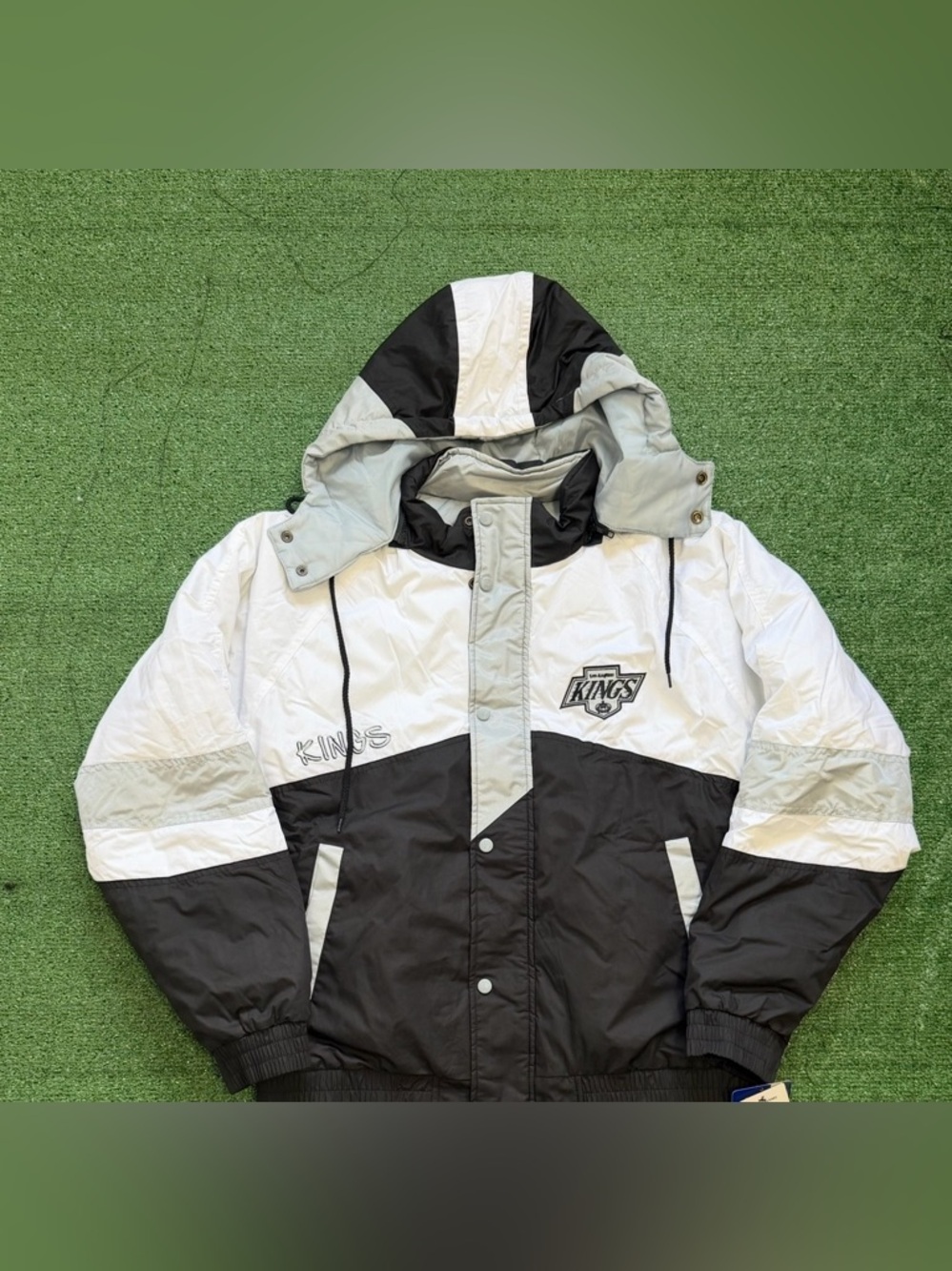 LOS ANGELES KINGS PRO PLAYER “SCRIPT“ SPELL OUT VTG STYLE 90’s JACKET MEDIUM